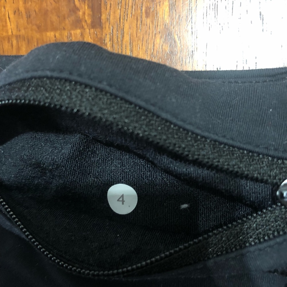 *SOLD* Lululemon Leggings 🍋 - Picture 3 of 7